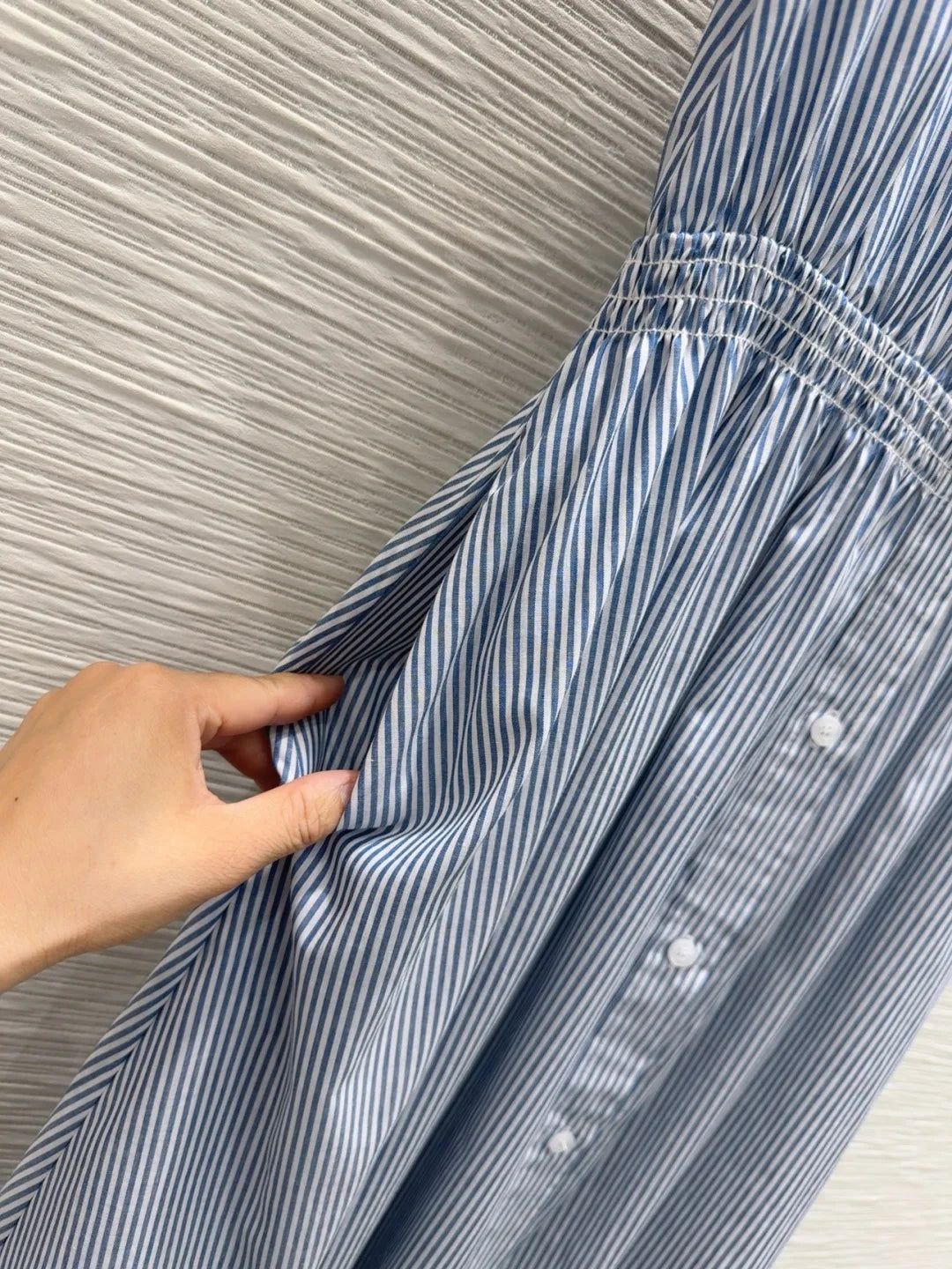 The 2025 new striped dress is a classic series that makes you look fairer and slimmer when worn, exuding a cool and stylish vibe