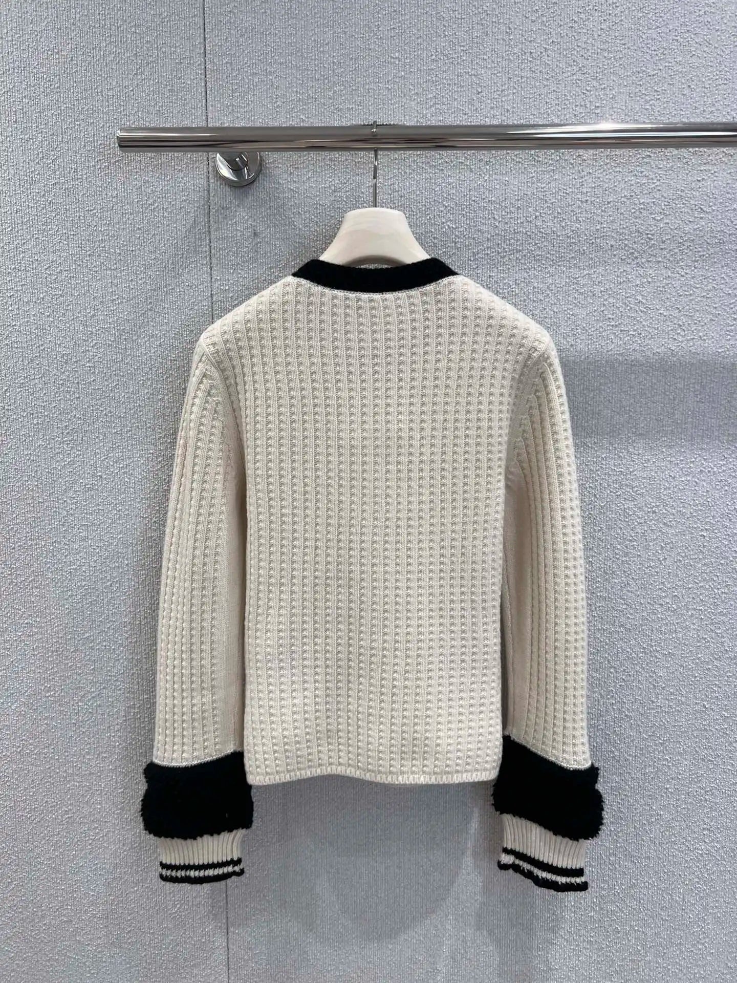 2025 Autumn And Winter New Kpop Women'S Clothes Youth Casual Versatile Black And White Color Blocking Wool Knitted Cardigan