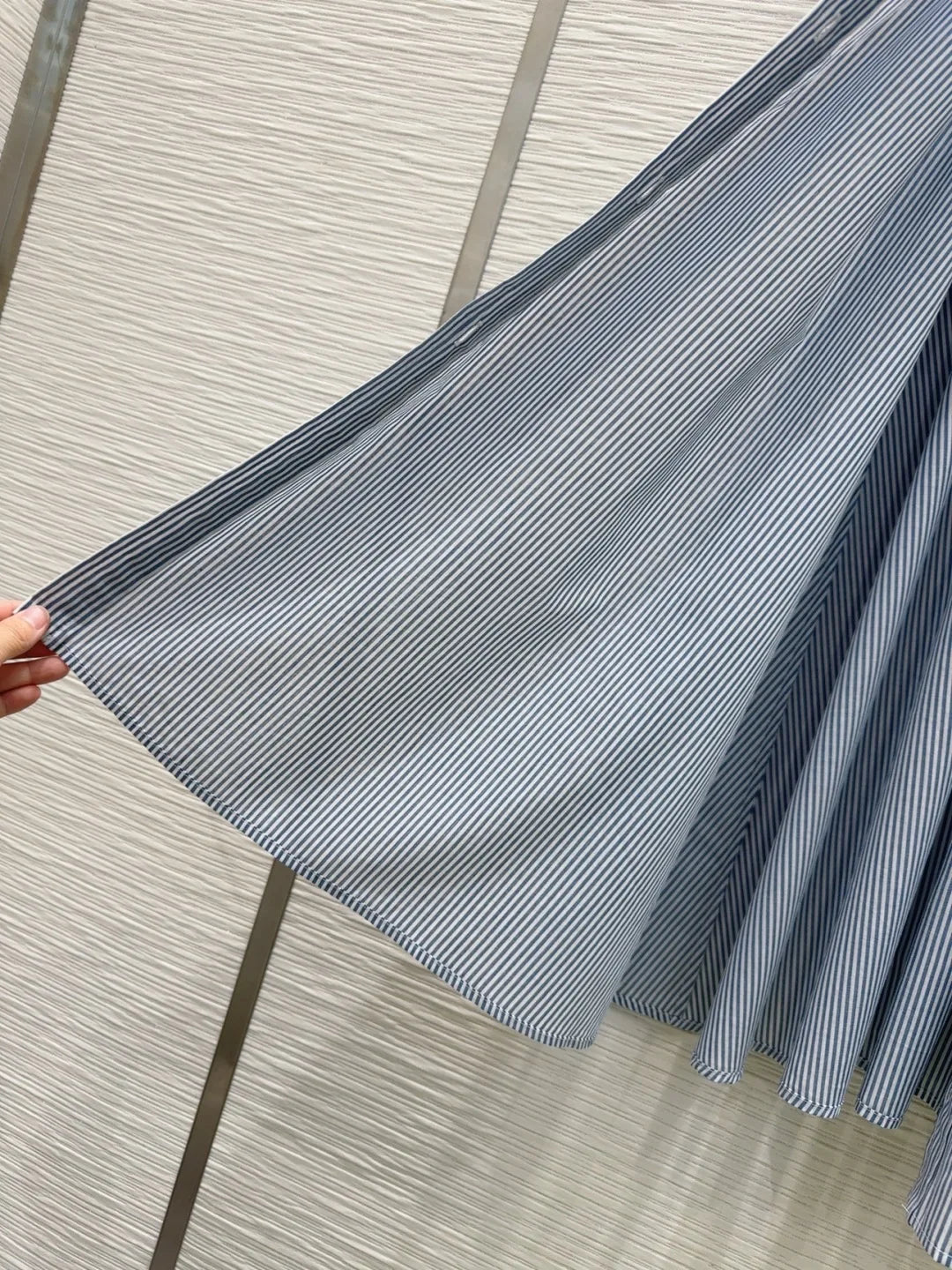 The 2025 new striped dress is a classic series that makes you look fairer and slimmer when worn, exuding a cool and stylish vibe