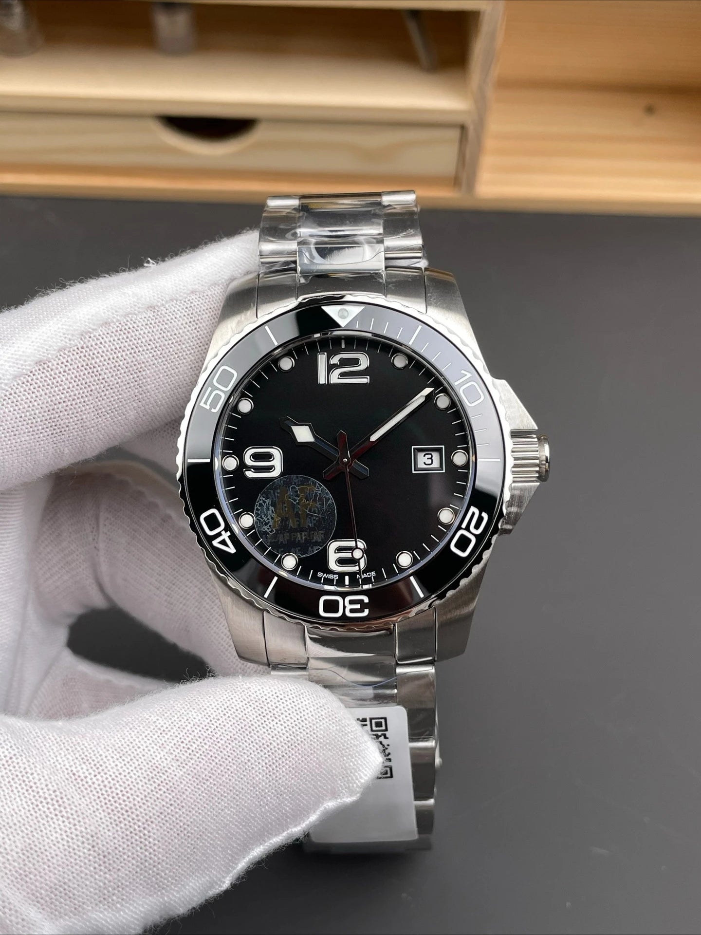 2026 New An Elegant Men's Watch with A Silver Dial and Moon Phase Display Suitable for Various Occasions