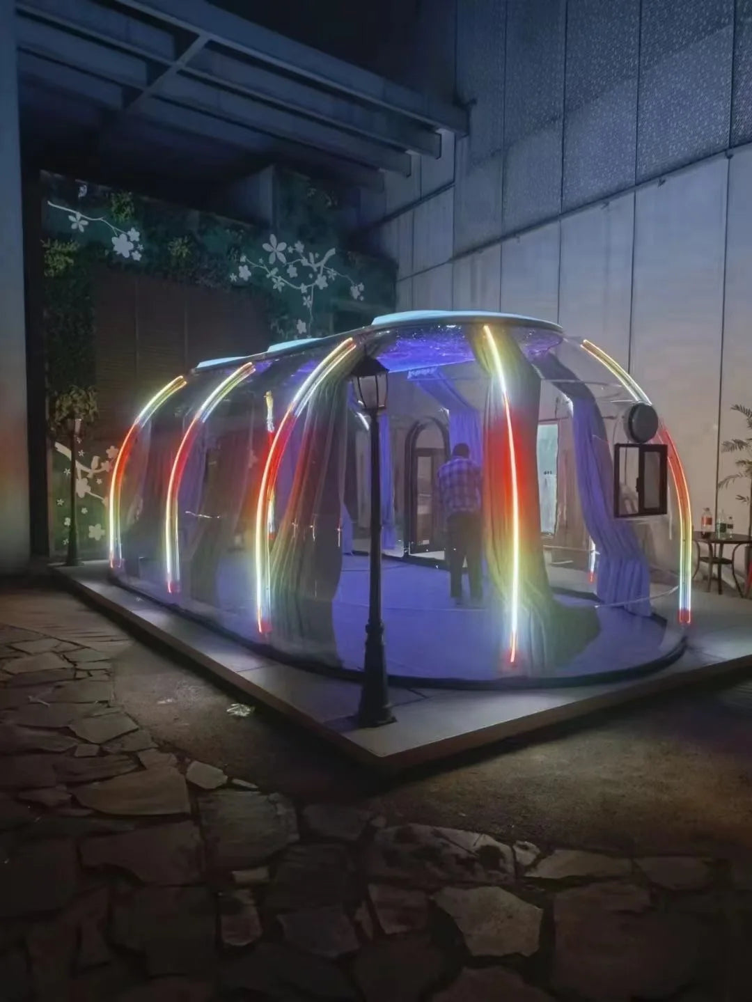 Transparent Luxury Outdoor Bubble House Star Room Igloo Glamping 8 People Dining Room